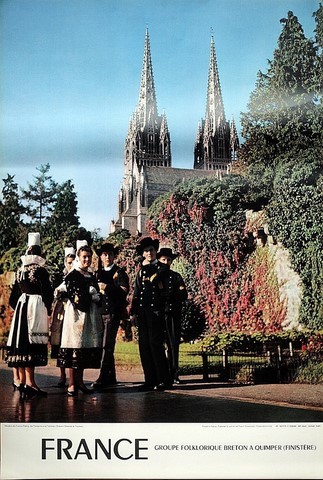 France Bretagne costumes etcoiffes traditionels de Bretagne Quimper Finistere           