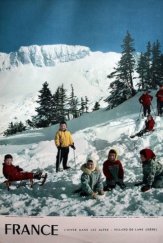 France l'hiver dans les Alpes Villard de Lens Isère enfants jouant dans la neige